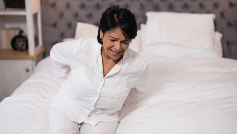 Болки в гърба при менопауза – причини и решения