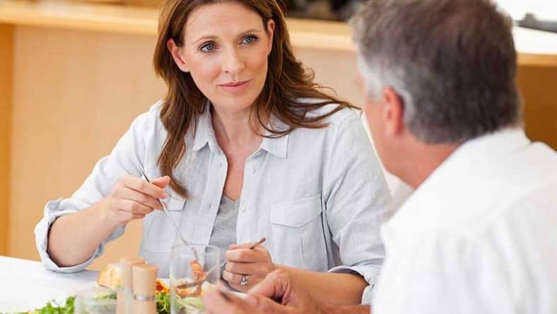 Хранене през менопаузата – ето какво трябва да включва