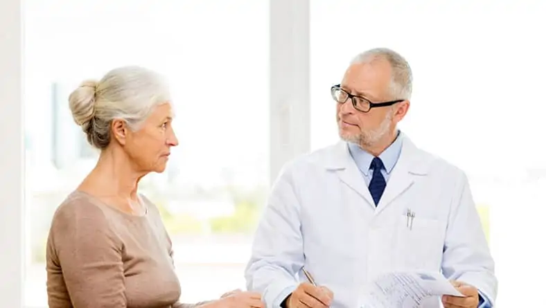 Жени след менопауза – рискът от остеопороза е голям