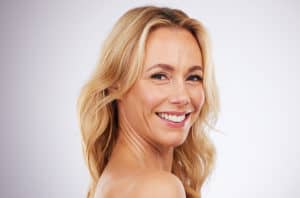 Косата при менопауза – от какво се нуждае тя?