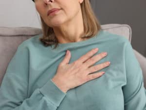 Сърцебиене при менопауза – защо сърцебиенето е често срещано в менопаузата? Направете прехода към менопауза по-лек и се погрижете за сърдечното здраве!
